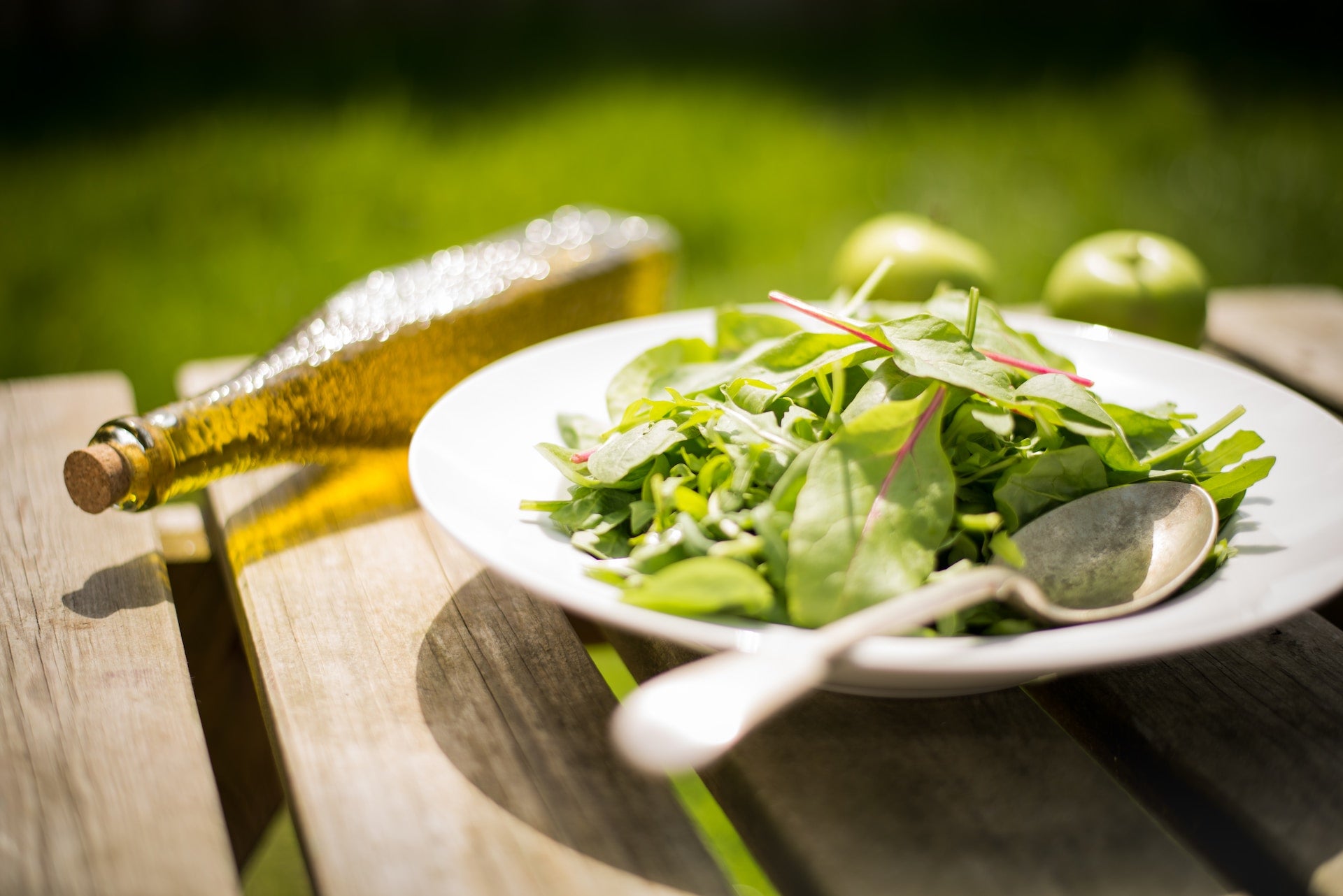 using olive oil as salad dressing