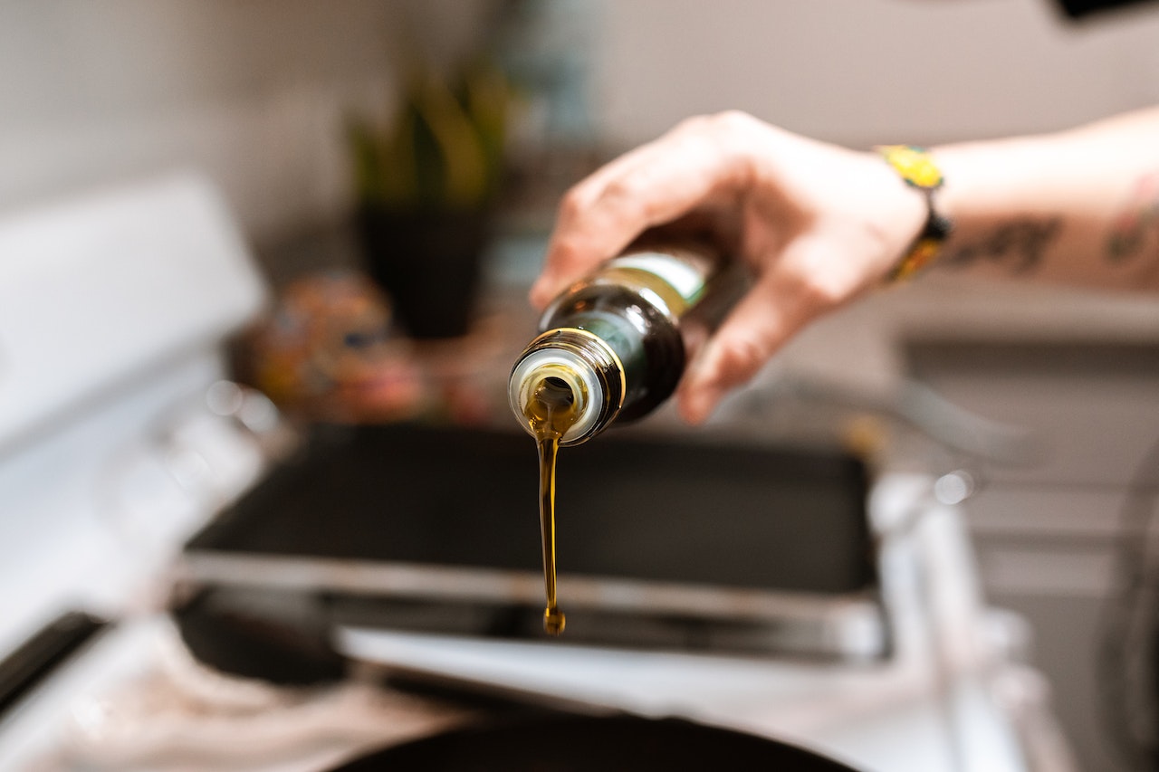 Why Extra Virgin Olive Oil Is the Best Oil for Cooking