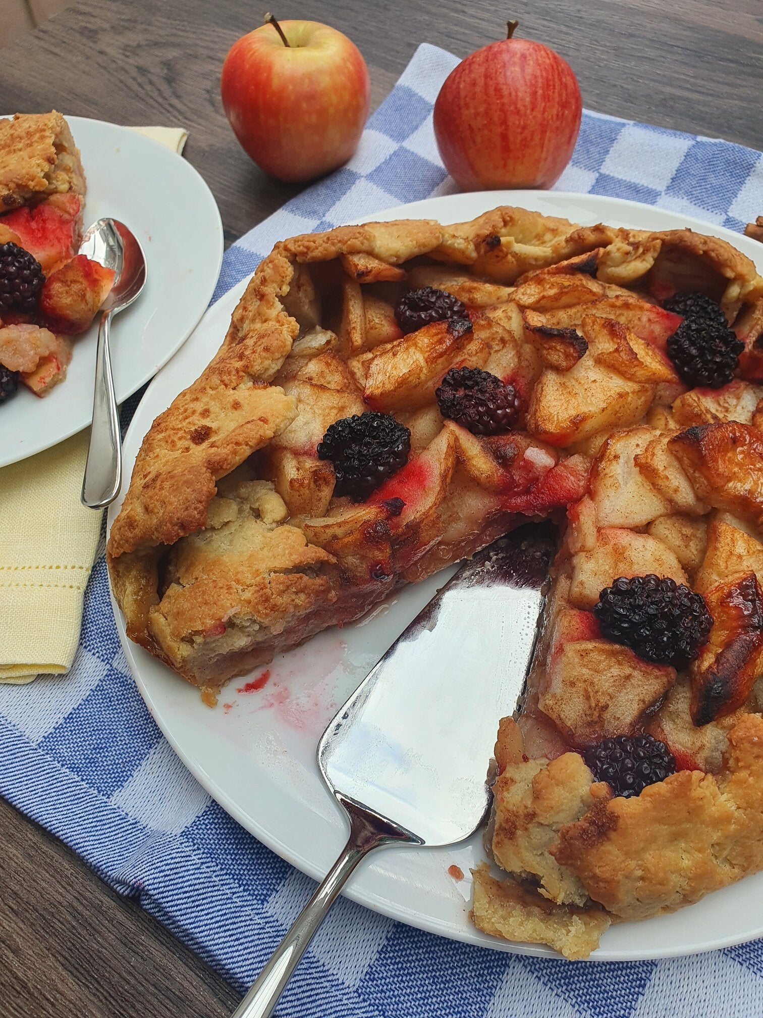Apple galette with an olive oil crust